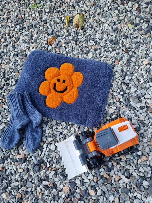Smiling Seat Pad + Wool Socks – Made for Little Adventurers