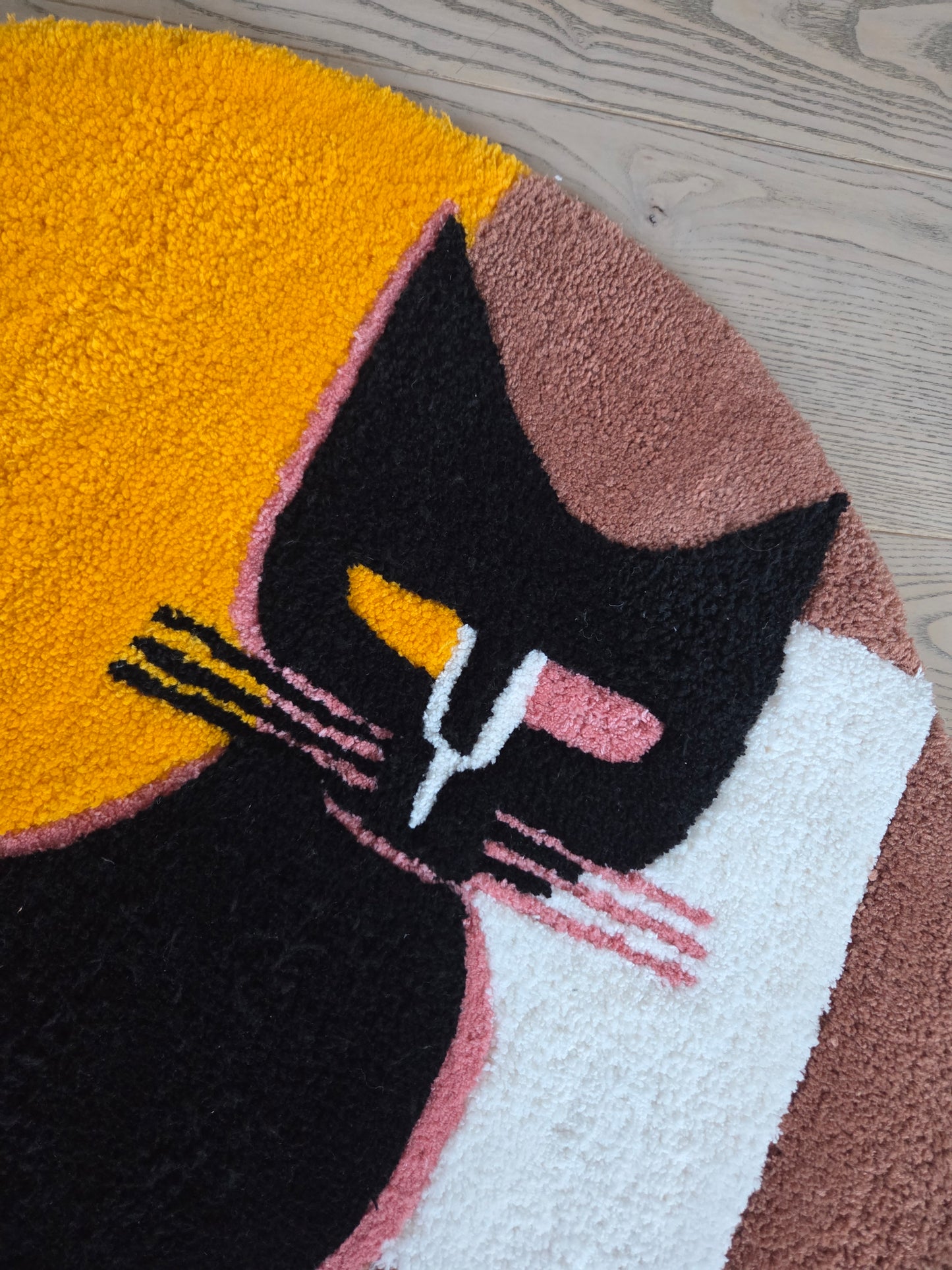 Katt – håndtuftet teppe med personlighet